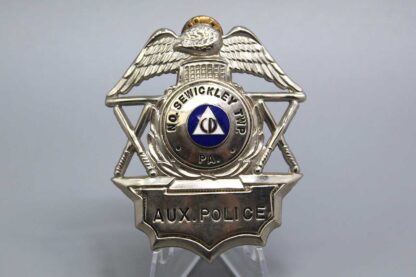 US Civil Defense Aux Police Cap Badge - PA . FLU1722
