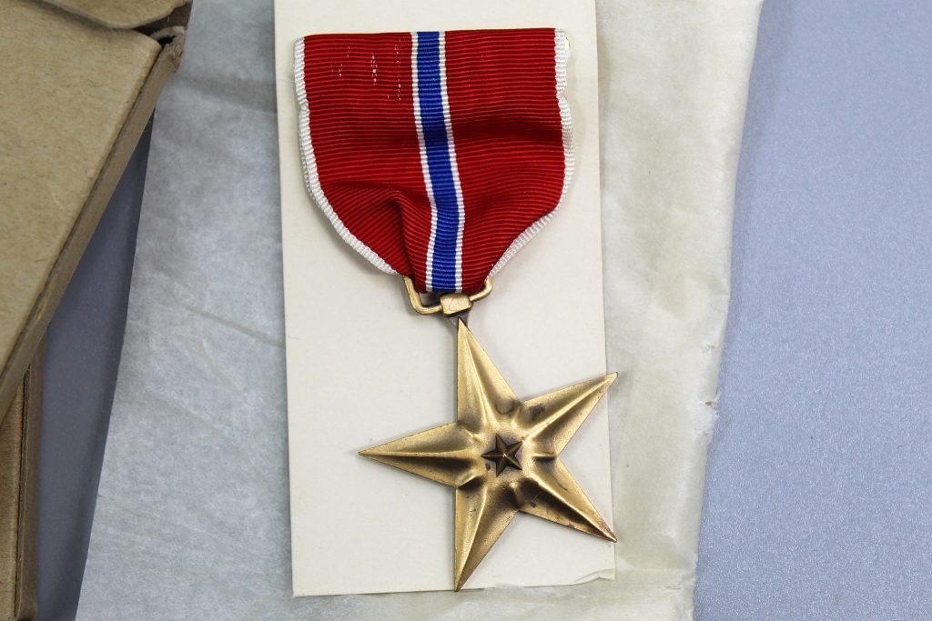 WW2 US Bronze Star in Whitehead & Hoag 1944 Box PRICE EACH . YMU4654