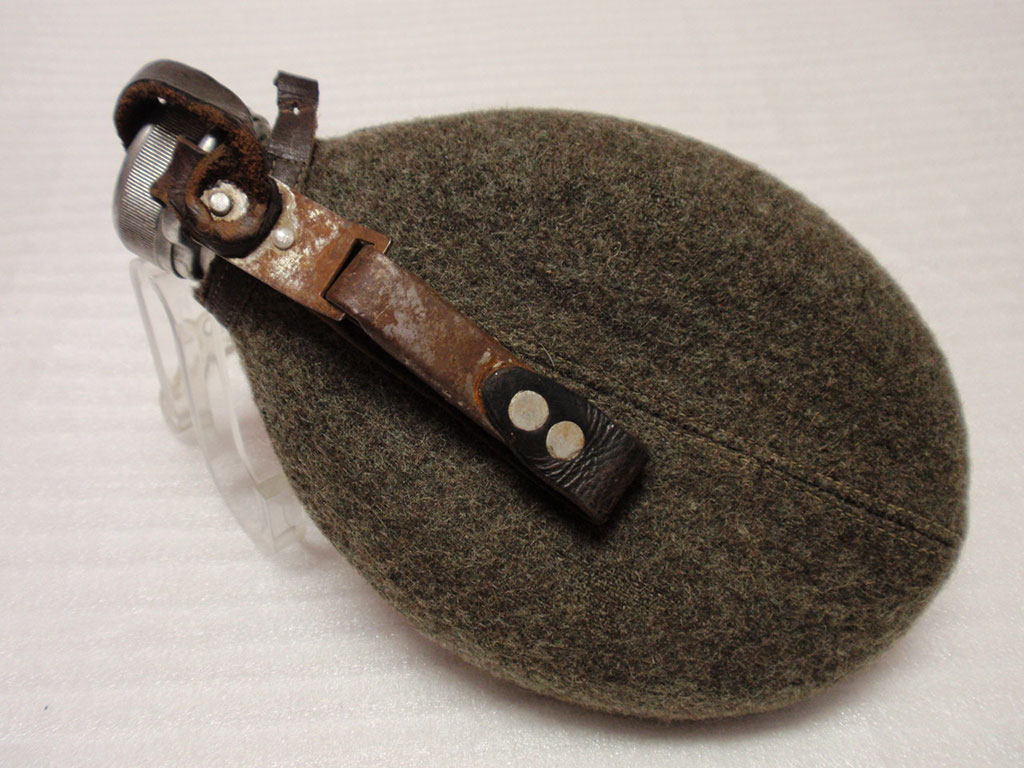 WW2 Era Canteen with Cover . IMM221 Time Traveler Militaria