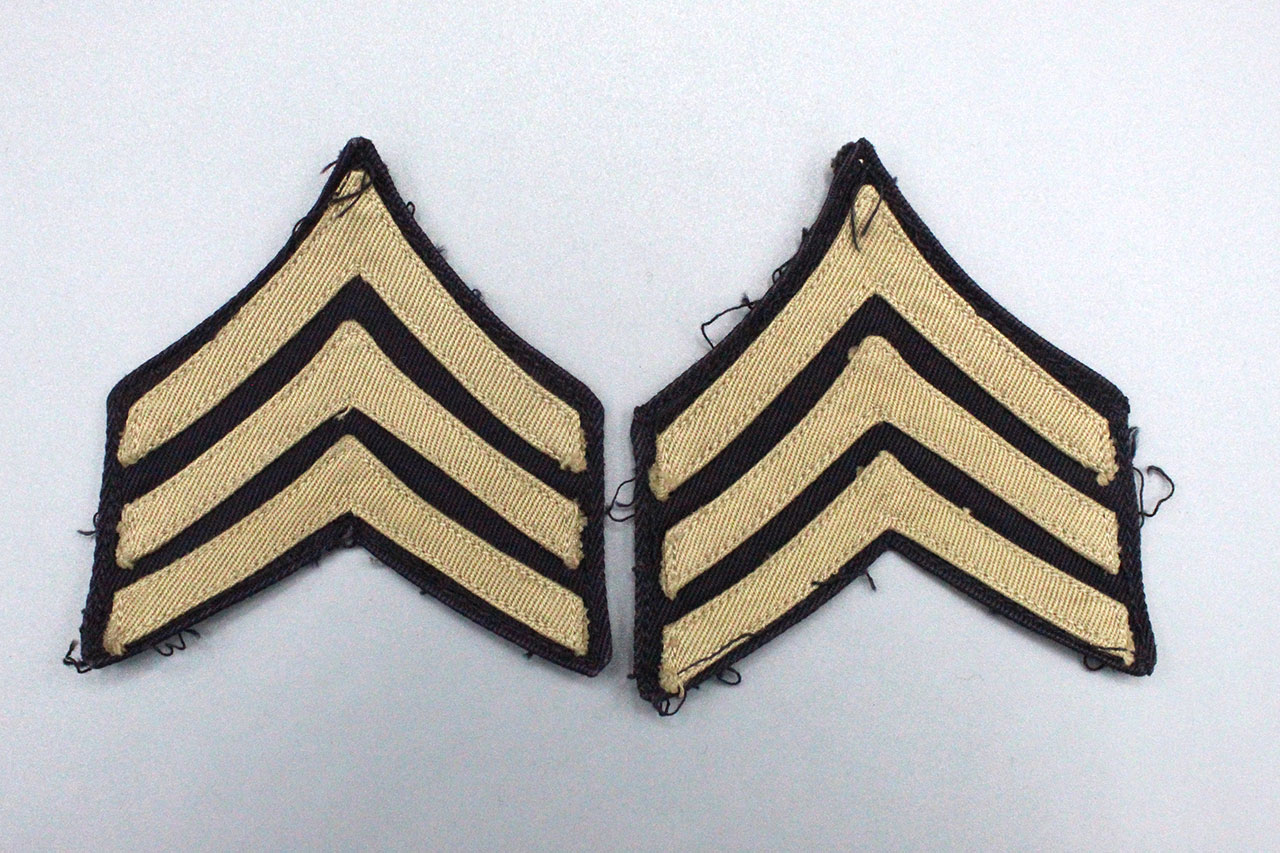 PAIR OF WW2 U.S ARMY OFFICER'S UNIFORM CAPTAIN RANK INSIGNIA LAPEL BADGE gold