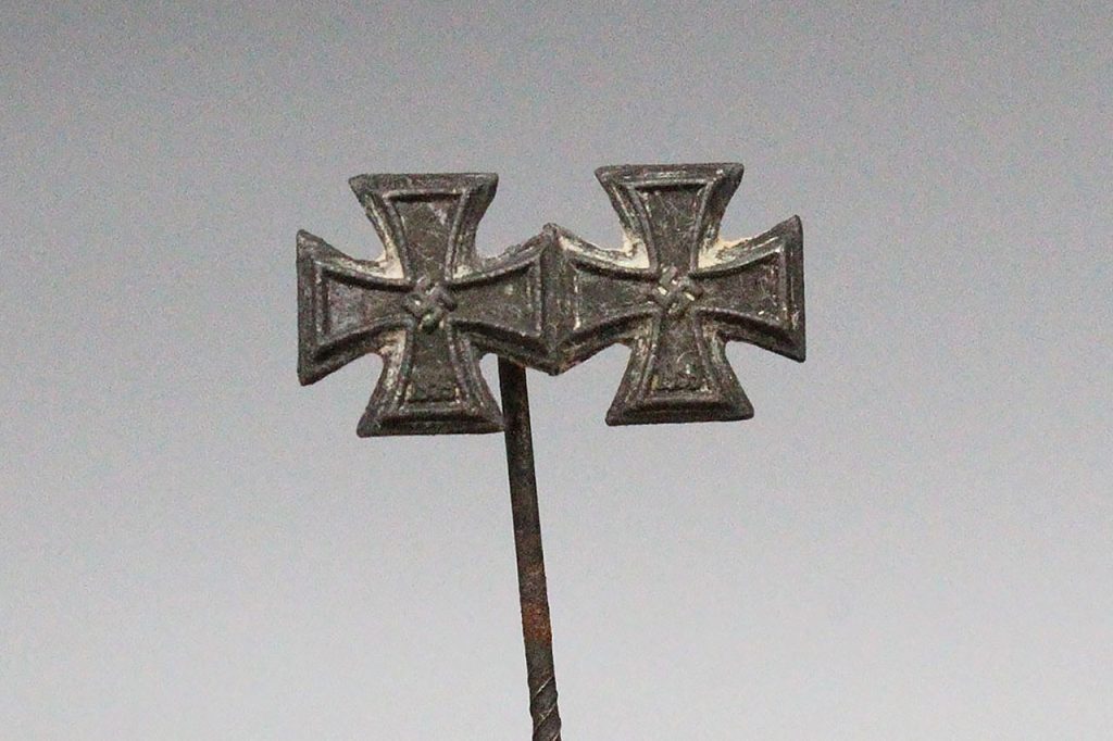 WW2 German Iron Cross Pair Stick Pin . PIN45 Time Traveler Militaria