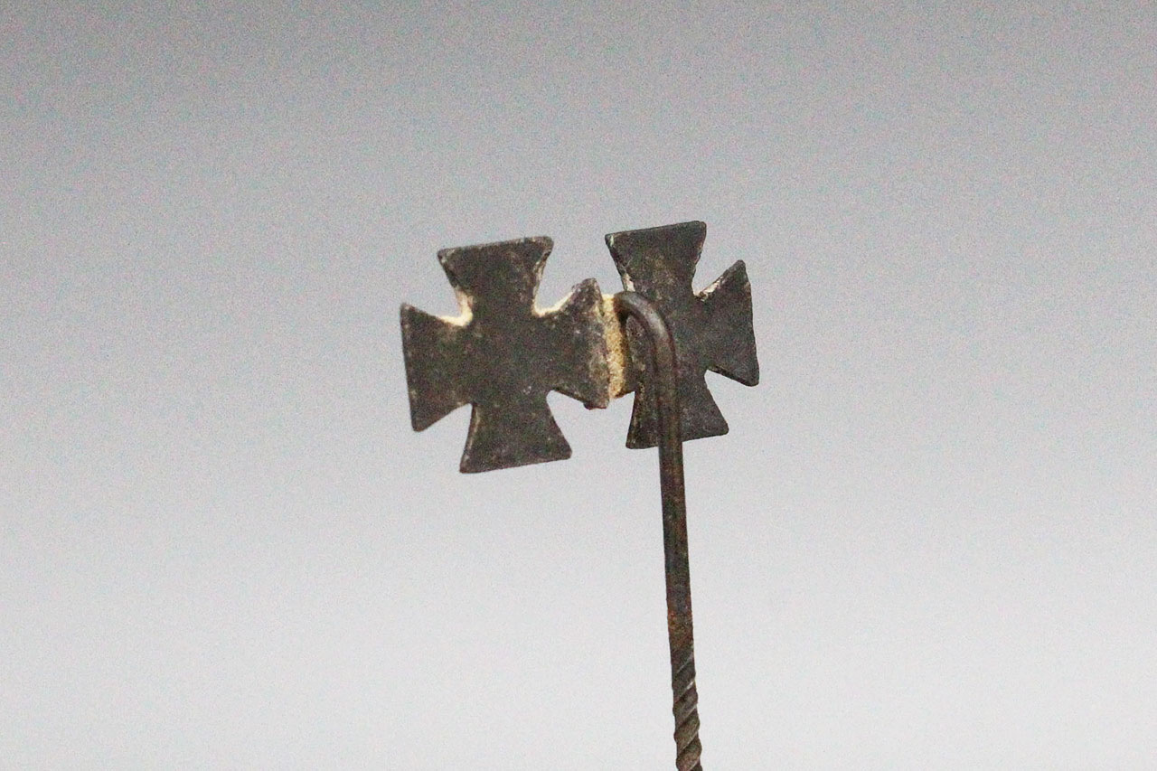 WW2 German Iron Cross Pair Stick Pin . PIN45 Time Traveler Militaria