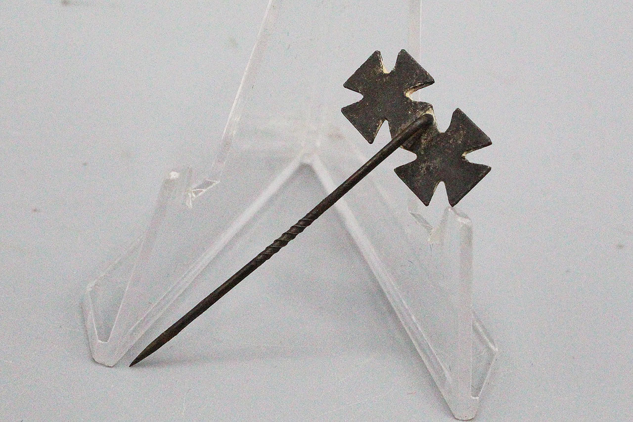 WW2 German Iron Cross Pair Stick Pin . PIN45 Time Traveler Militaria