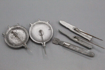 WW2 German group of five (5) WHW Series tinnies . PIN1073 - Image 4