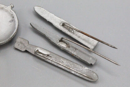 WW2 German group of five (5) WHW Series tinnies . PIN1073 - Image 6
