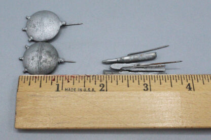 WW2 German group of five (5) WHW Series tinnies . PIN1073 - Image 7