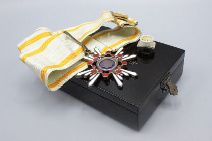 WW2 Japanese Sacred Treasure 3rd Class . MDJ132 - Image 6