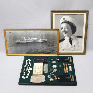 US Navy Nurse WW2 Insignia and Picture Group . FLU3292