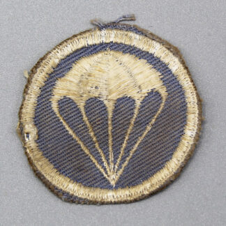 US WW2 Army Airborne Infantry Parachute Cap Insignia . USP1060