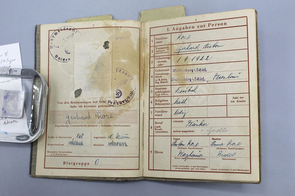 WW2 German Army Wehrpass with cover . GD403 Time Traveler Militaria