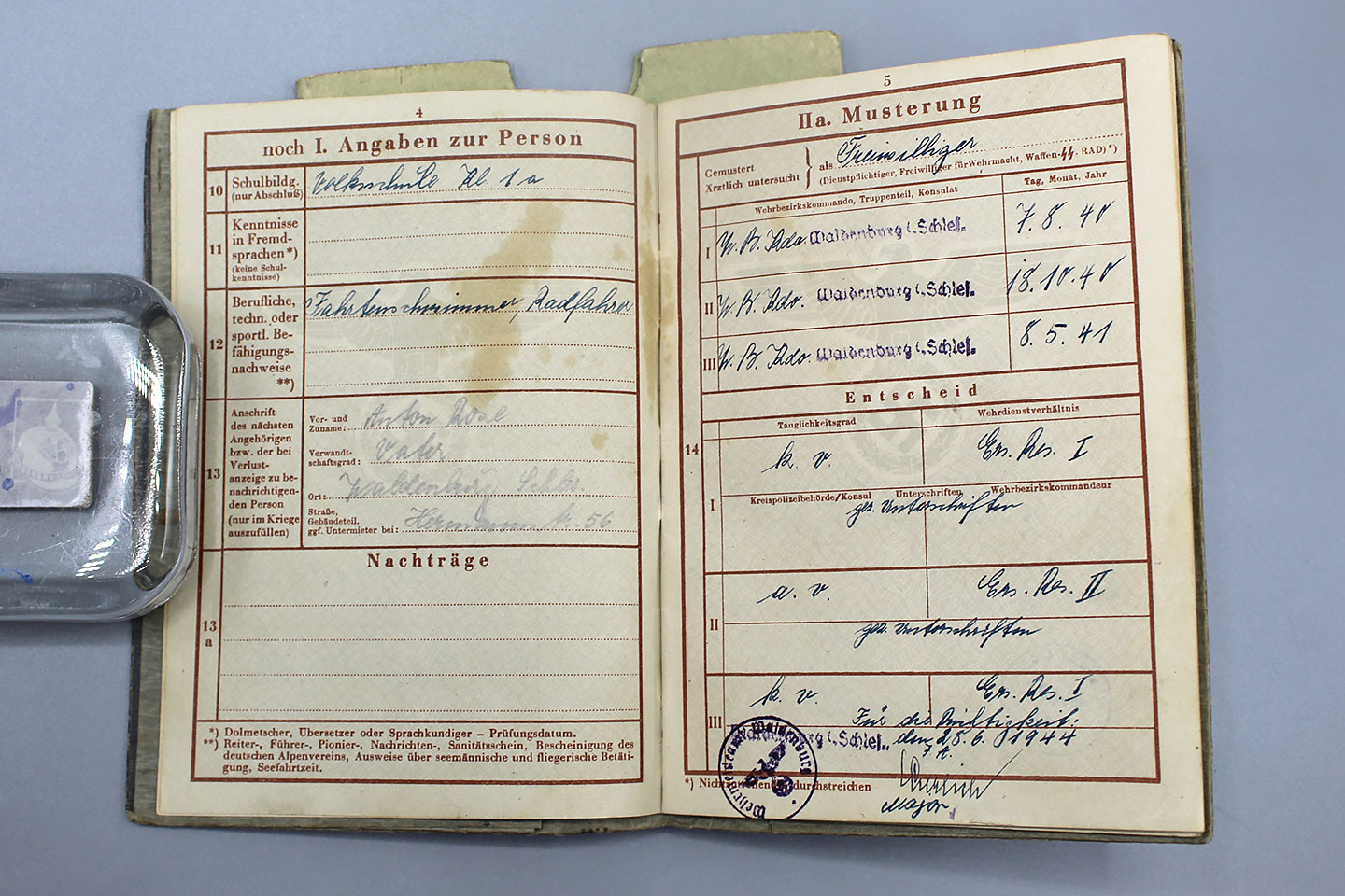 WW2 German Army Wehrpass with cover . GD403 Time Traveler Militaria