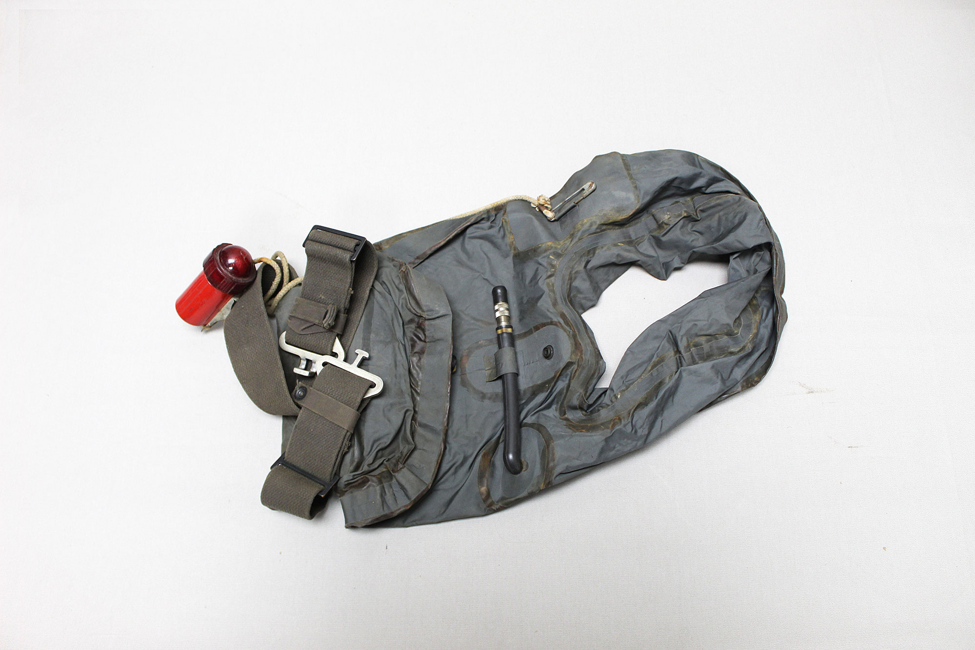 US Navy Aviator's Life Preserver Vest w/Lamp 1960 . FLU1616 Time