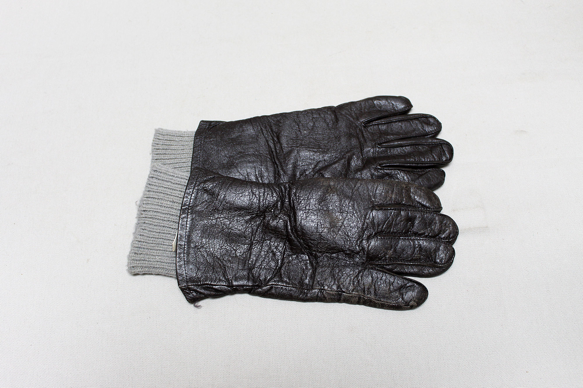 US Vietnam Pilot Gloves and Liners HAU6/P 1967 Size 4 . UA1086 Time Traveler Militaria