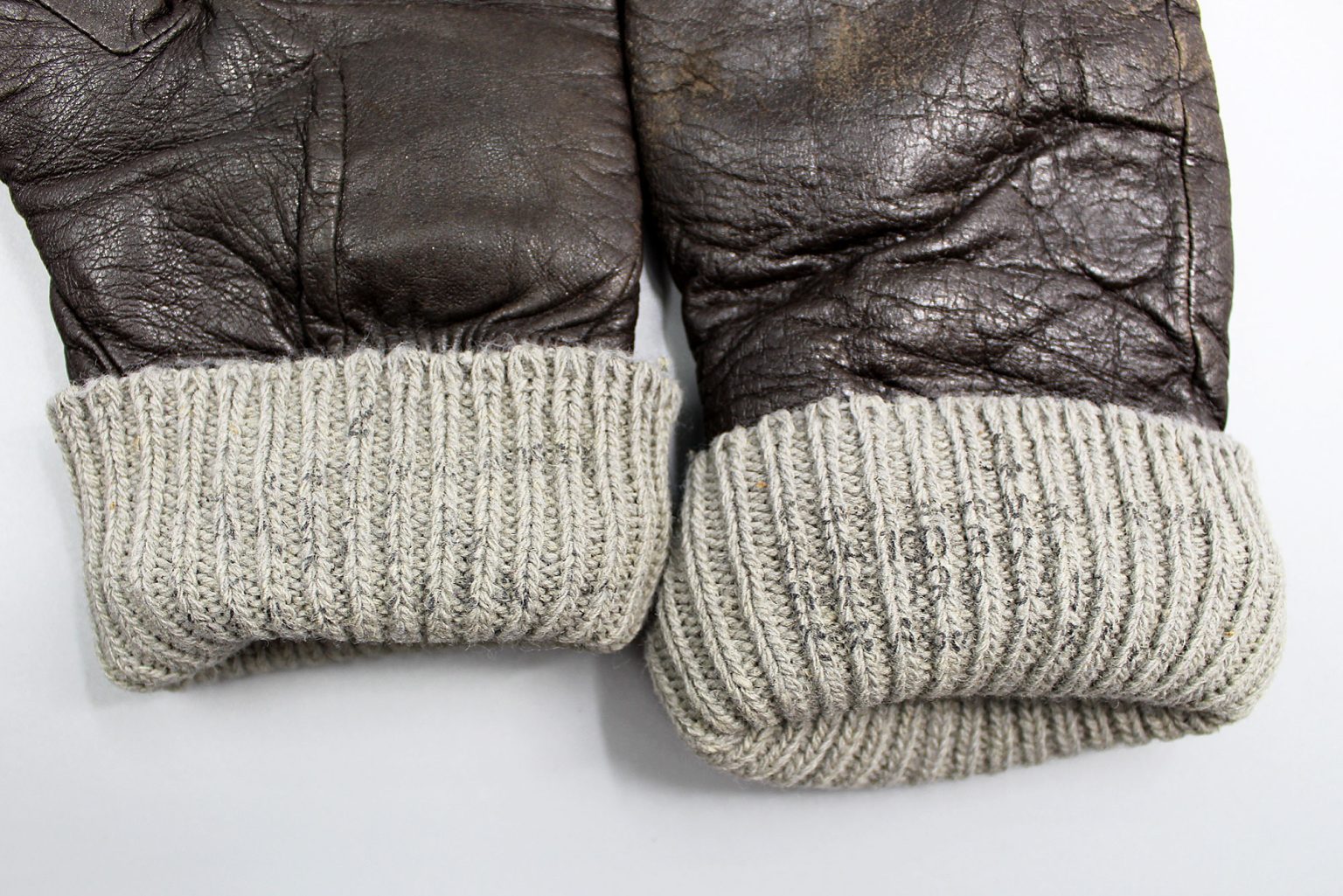 US Vietnam Pilot Gloves and Liners HAU6/P 1967 Size 4 . UA1086 Time Traveler Militaria