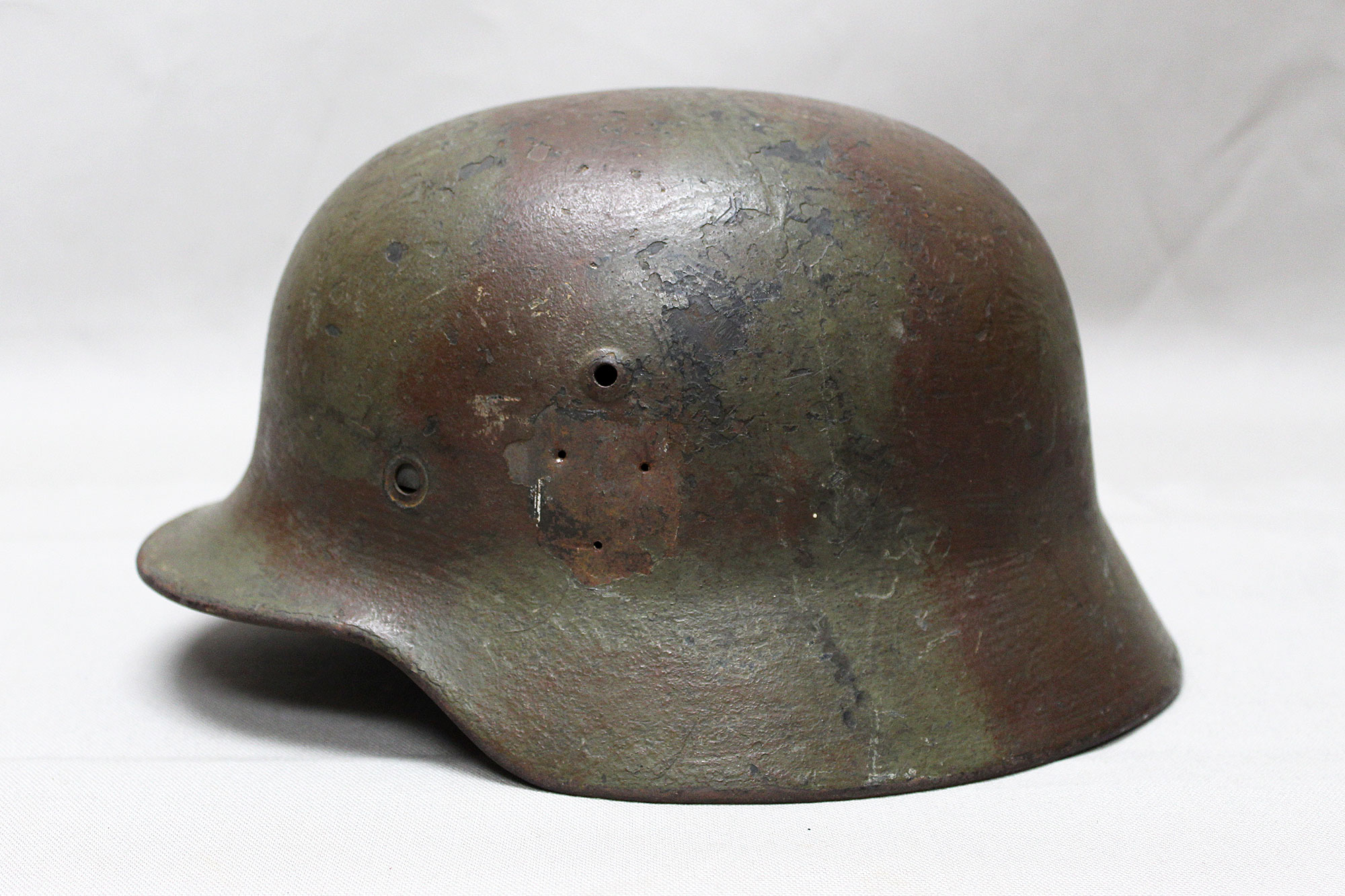 WW2 German Army Camo Combat Helmet . HG4052 - Time Traveler Militaria