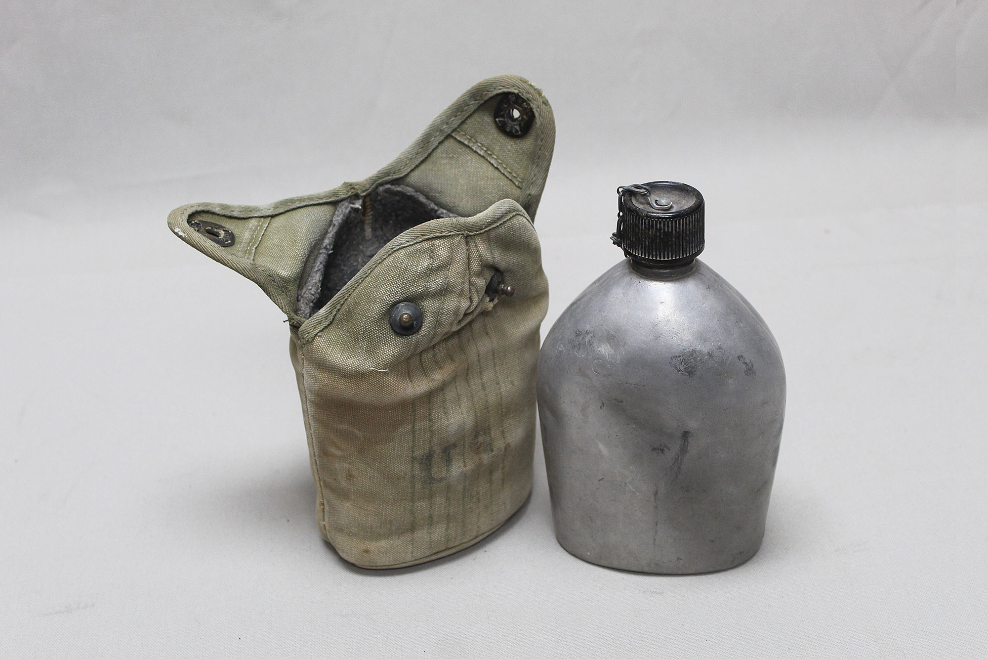 WW2 US Army Canteen w/Cover 1942/1944 . FLU3665 Time Traveler Militaria
