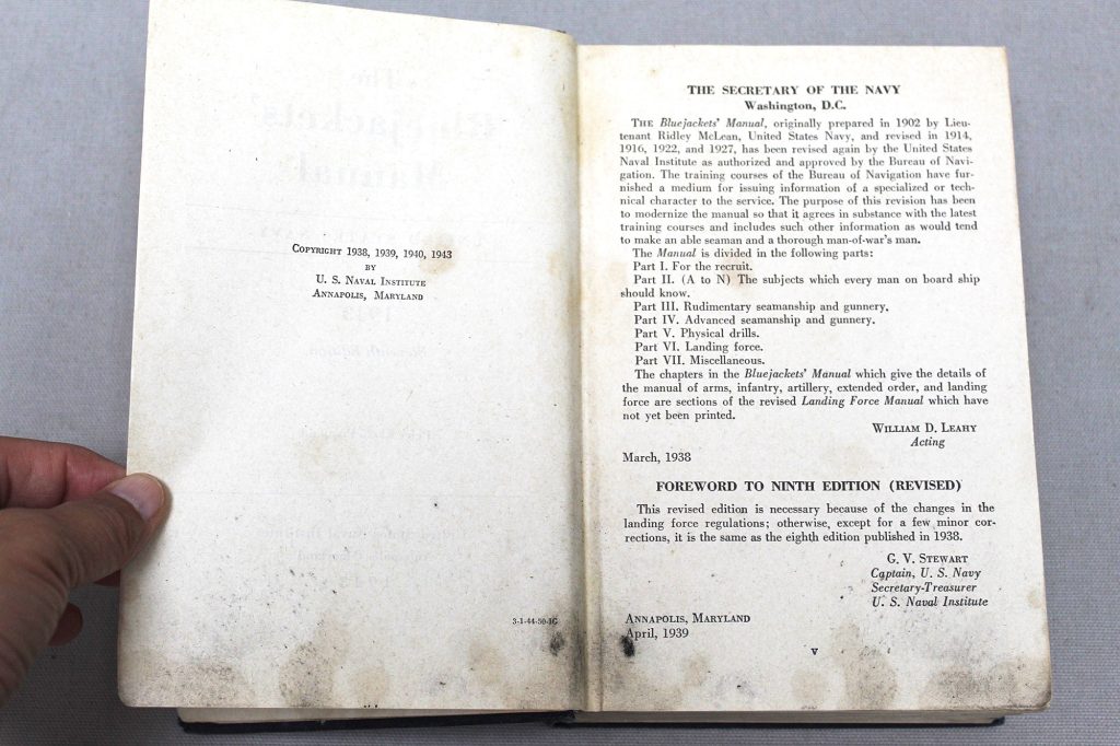 US Navy 1943 Blue Jackets Manual . FLU3714 Time Traveler Militaria