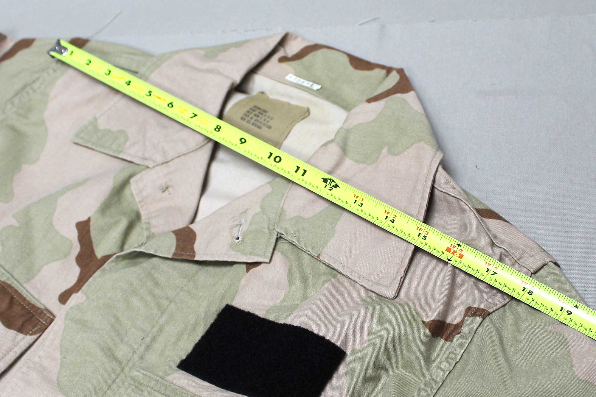 US Desert Camo Combat Jacket - Med-Short . UA1104 - Time Traveler Militaria