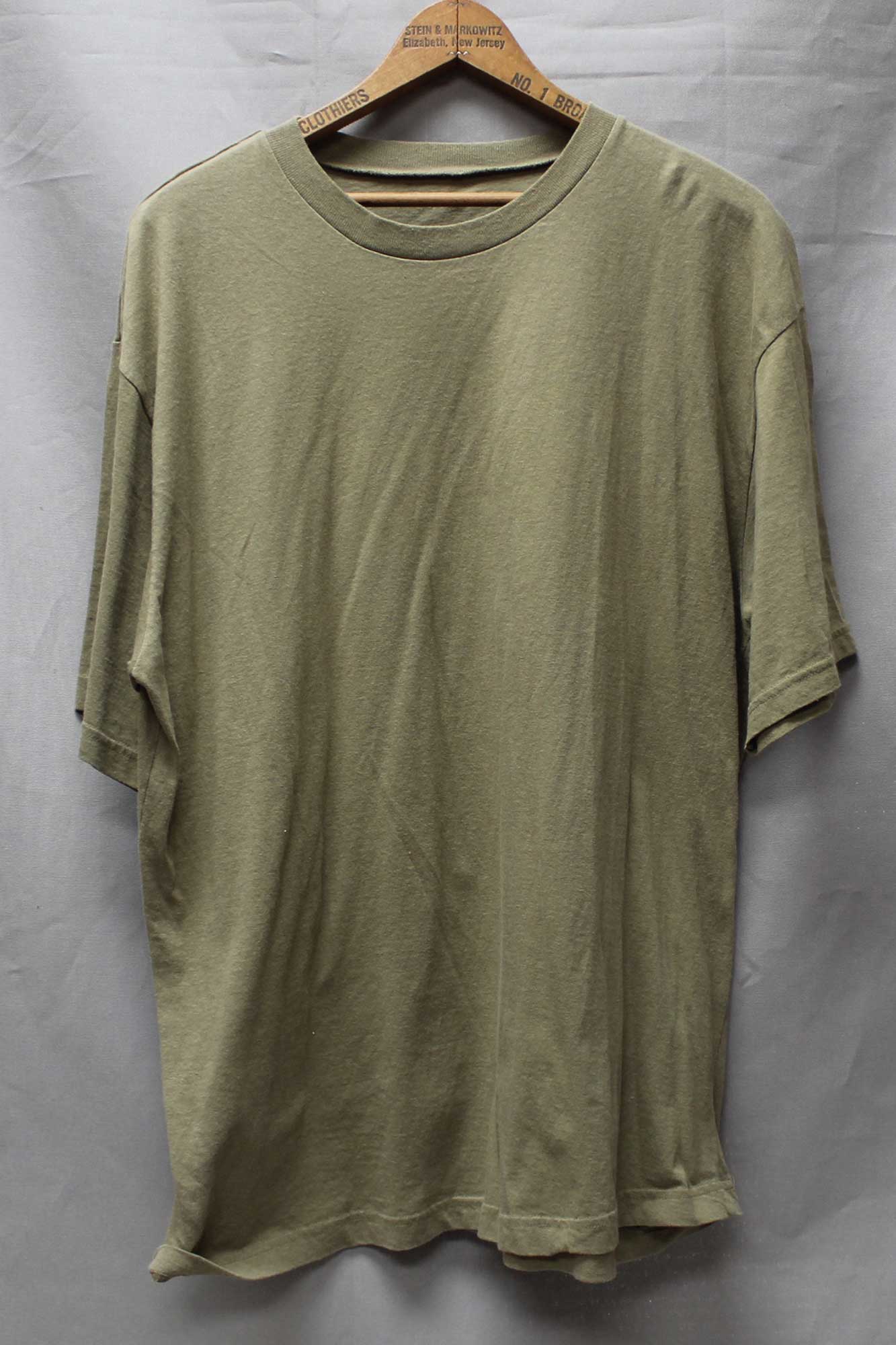 US Army Short Sleeve Under Shirt . UA1180 - Time Traveler Militaria