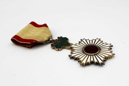 Japanese Rising Sun 5th Class Medal in Case . NNJ447 - Image 3
