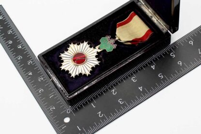 Japanese Rising Sun 5th Class Medal in Case . NNJ447 - Image 8
