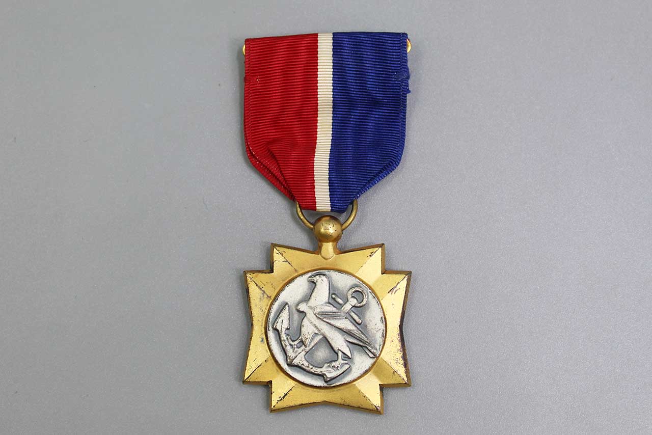 US Merchant Marine Mariner's Medal . YMU6003cxbw - Time