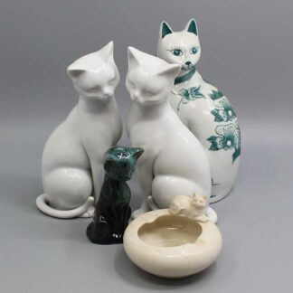Vintage Porcelain Cat Group . ANT212