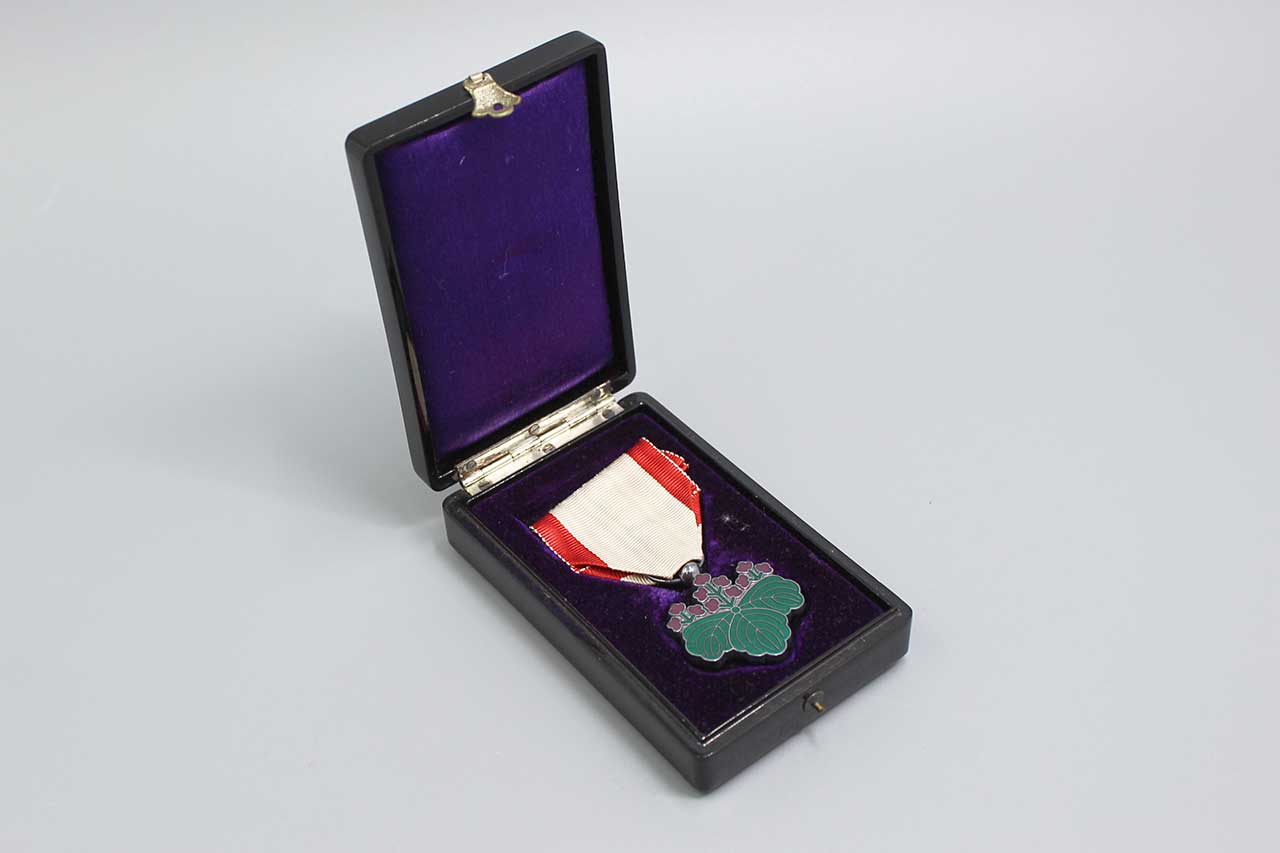 Japanese 7th Rising Sun Medal in Case . NNJ340 Time Traveler Militaria