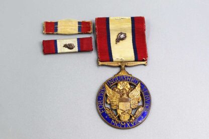 WW1 US Distinguished Service Medal #710 in Case . YMU4833 - Image 2