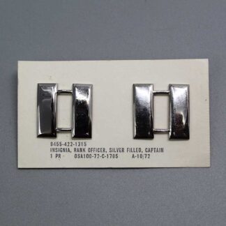 US Army Captain Rank Insignia Pair on Card 1972 . FLU490