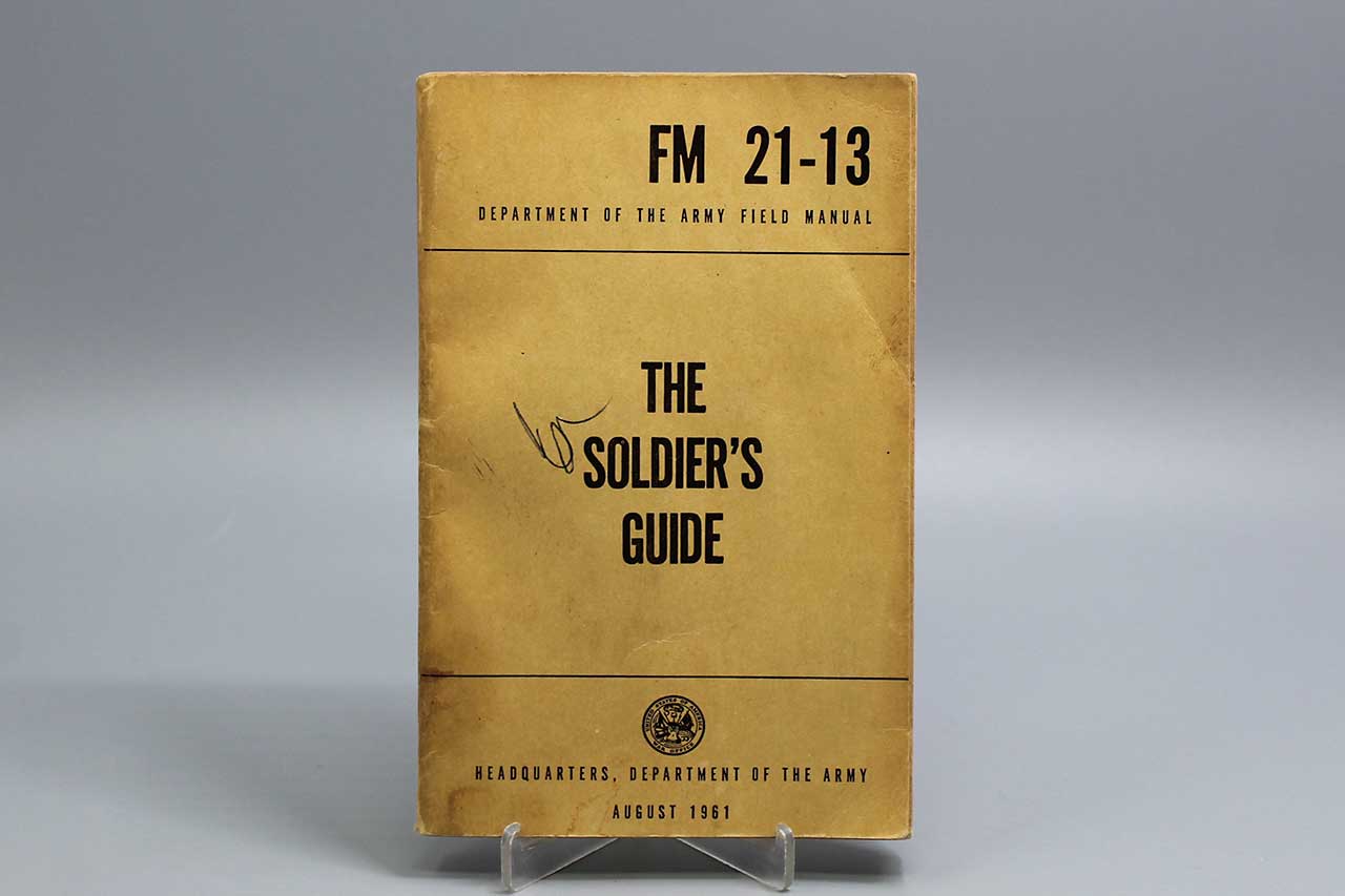 US Field Manual The Soldier's Guide 1961 . BOOK297 - Time Traveler