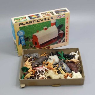 Vintage Group of Plastic Animals Britians England . ANT235