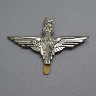 British Parachute Regiment Cap Badge . BMX171