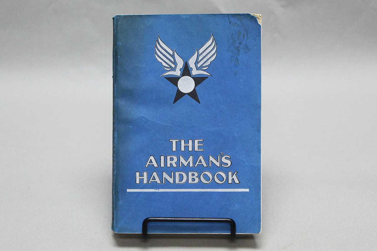 USAF The Airman's Handbook 1950 . BOOK301 - Time Traveler Militaria