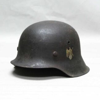 WW2 German M42 Army Combat Helmet ET62 . HG1538