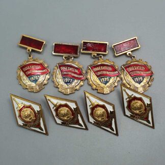 Group of 8 Soviet Pins . WMR362