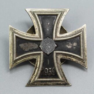 WW2 German Iron Cross 1st Class - L/56 Screwback . IC425b