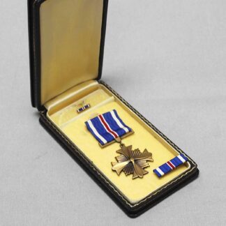 US Distinguished Flying Cross in Case . YMU4926
