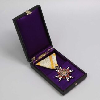 Japanese Sacred Treasure 6th Class in Case . NNJ329