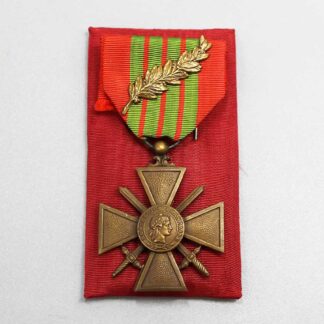 WW2 French Croix de Guerre 1939 w/Palm Device . WM521