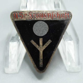 WW2 German NS Frauenschaft Members Pin - M1/72 . PIN5006cxa