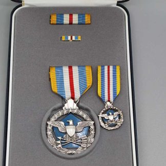 US DoD Superior Service Medal w/Case . YMU6050